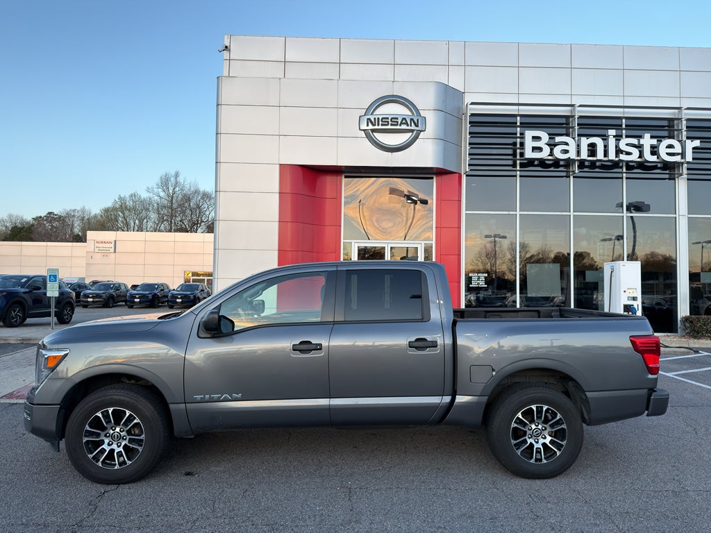 2023 Nissan Titan SV