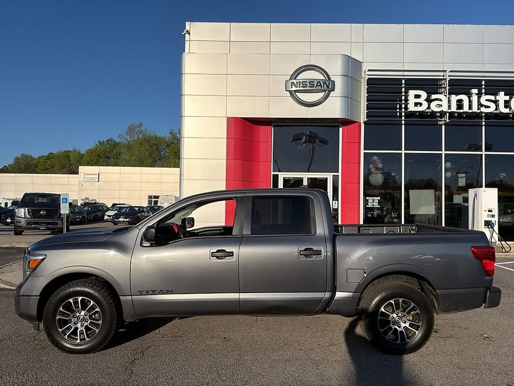 2023 Nissan Titan SV