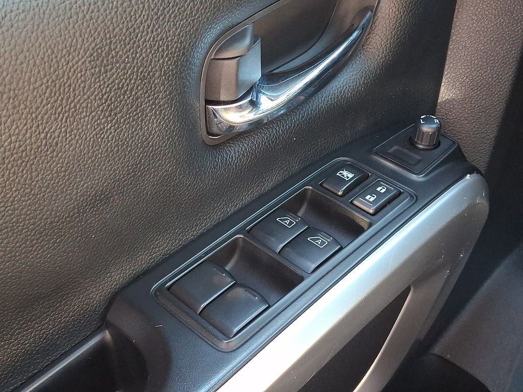 2023 Nissan Titan SV