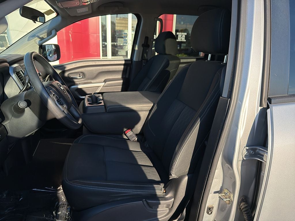 2017 Nissan Titan SV