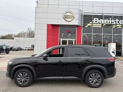 2024 Nissan Pathfinder SV