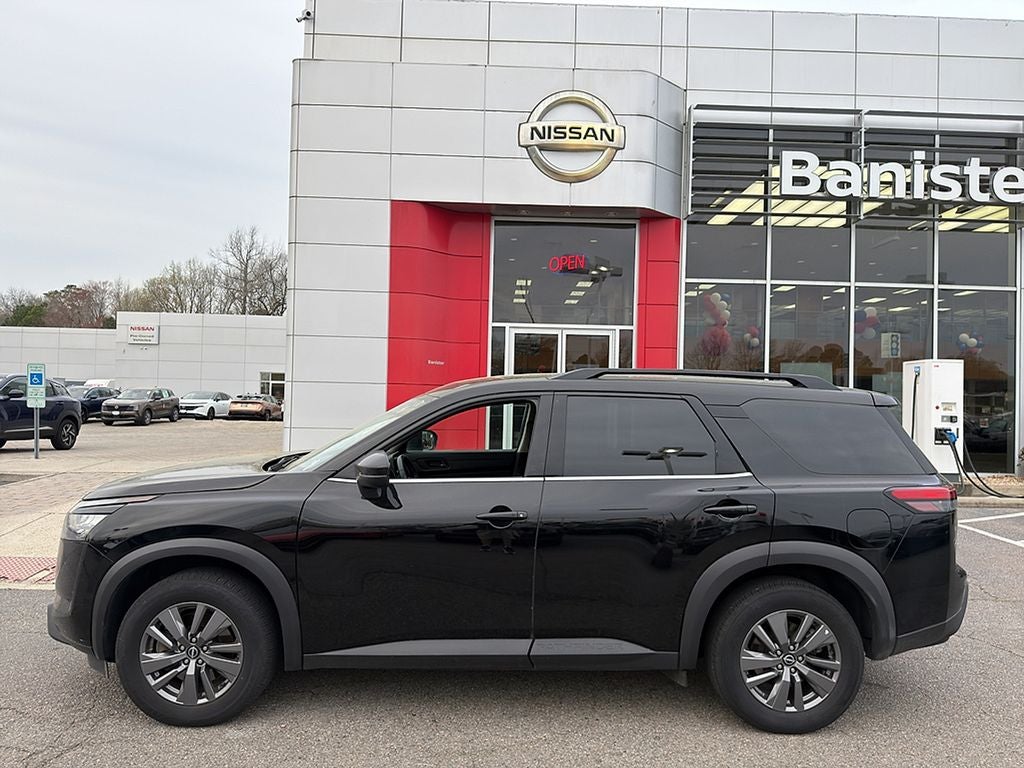 2024 Nissan Pathfinder SV