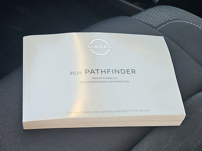 2025 Nissan Pathfinder SV