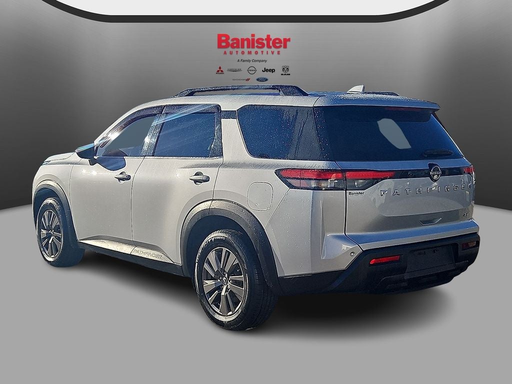 2022 Nissan Pathfinder SV