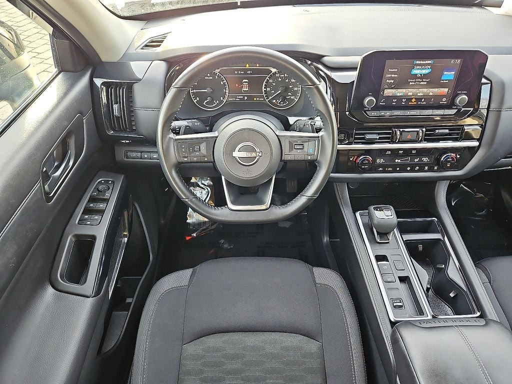 2025 Nissan Pathfinder SV