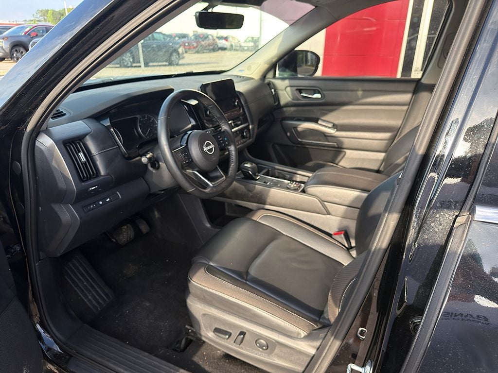 2023 Nissan Pathfinder SL