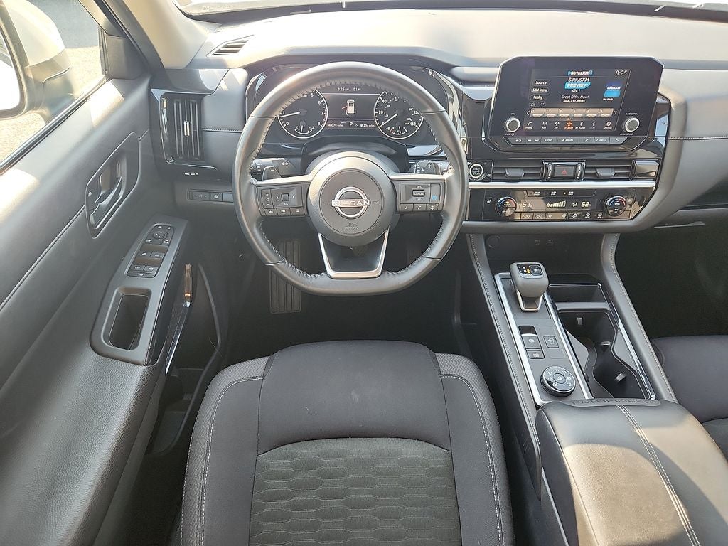 2024 Nissan Pathfinder SV