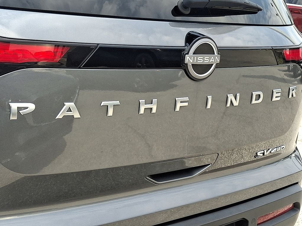 2024 Nissan Pathfinder SV