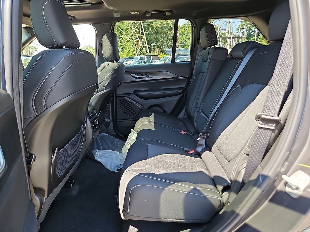 2026 Jeep Grand Cherokee GRAND CHEROKEE LAREDO X 4X4