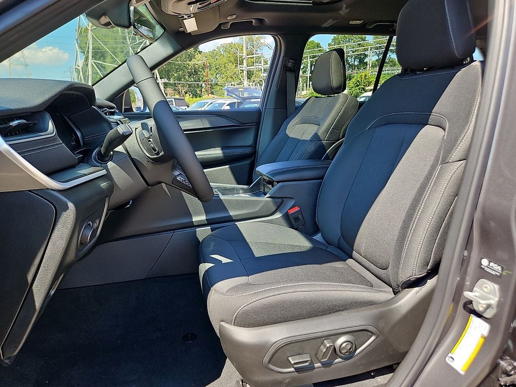 2026 Jeep Grand Cherokee GRAND CHEROKEE LAREDO X 4X4