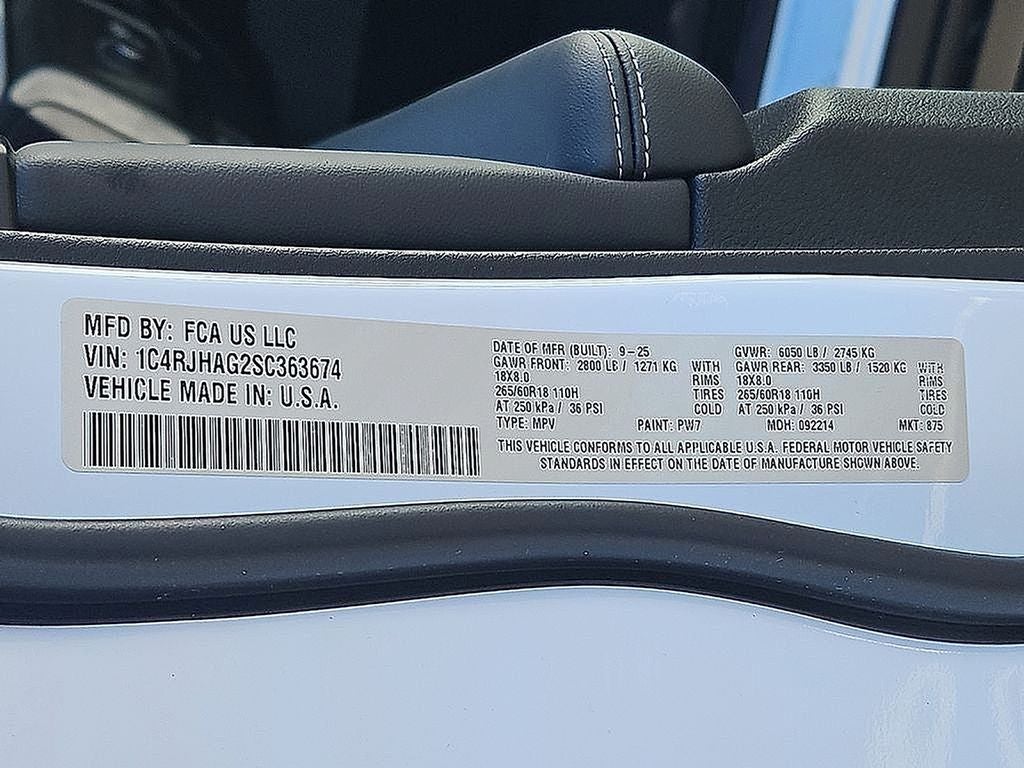 2025 Jeep Grand Cherokee GRAND CHEROKEE LAREDO X 4X4