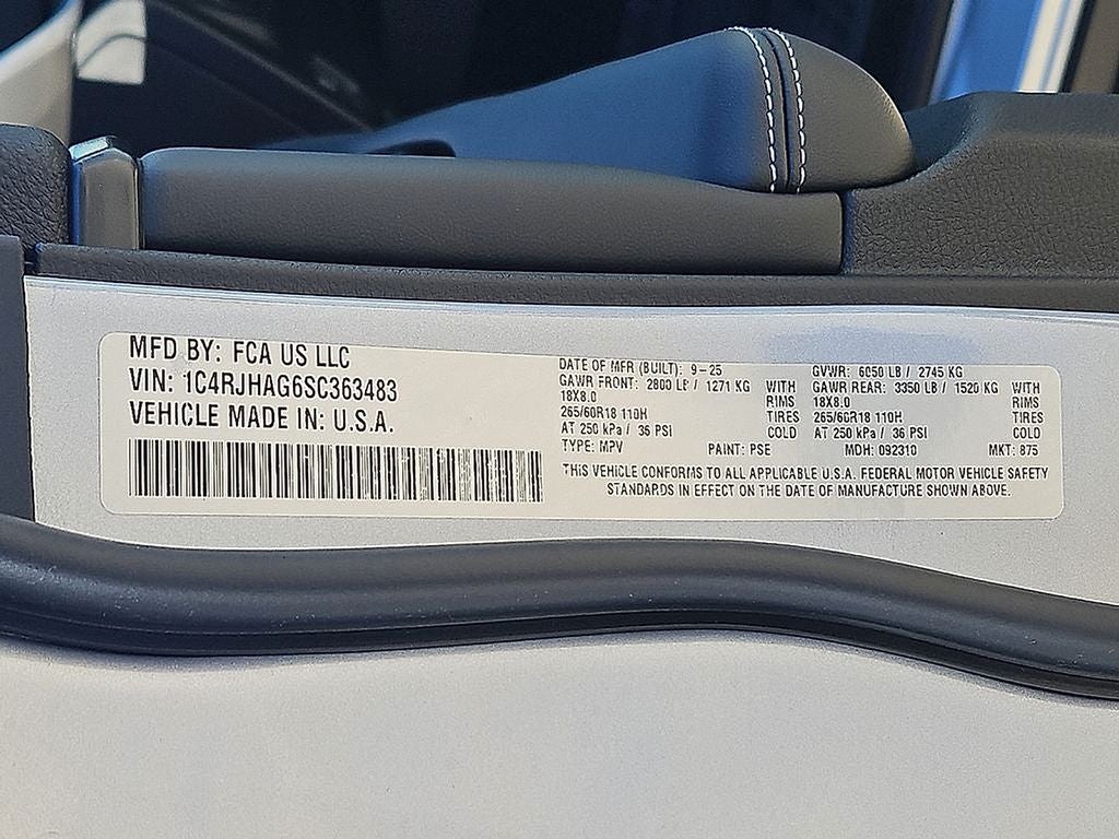 2025 Jeep Grand Cherokee GRAND CHEROKEE LAREDO X 4X4