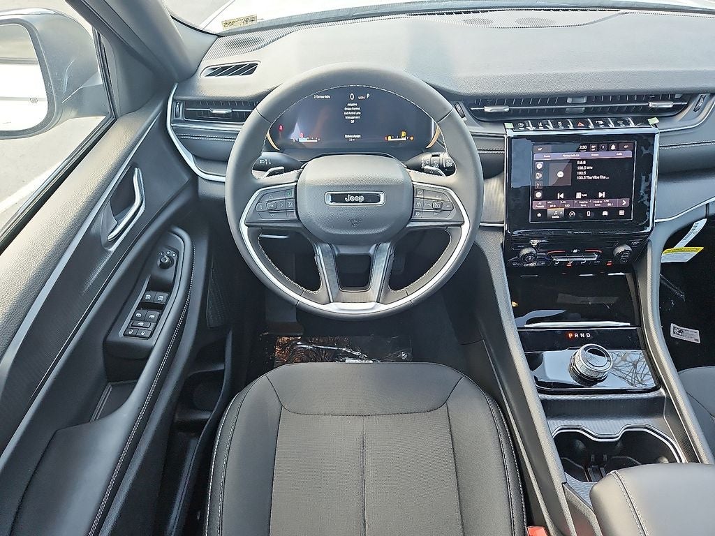 2025 Jeep Grand Cherokee GRAND CHEROKEE L LAREDO X 4X2