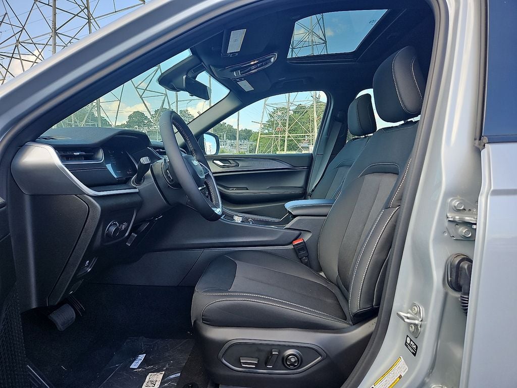 2025 Jeep Grand Cherokee GRAND CHEROKEE L LAREDO X 4X2