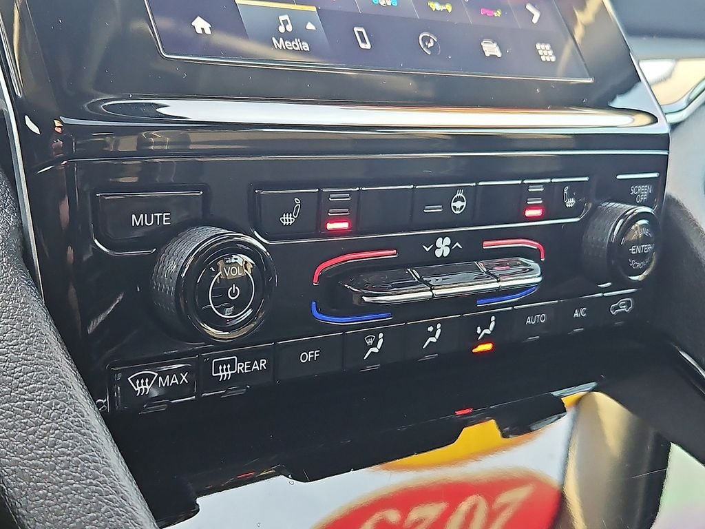 2023 Jeep Grand Cherokee L Laredo 4x4