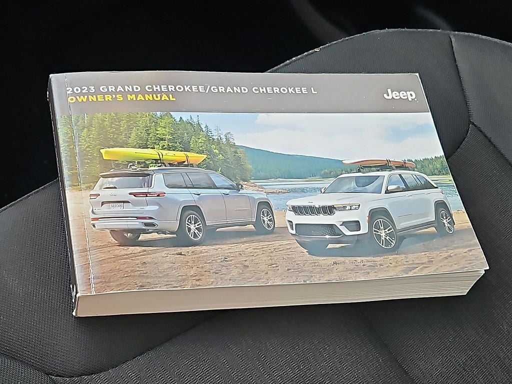 2023 Jeep Grand Cherokee L Laredo 4x4