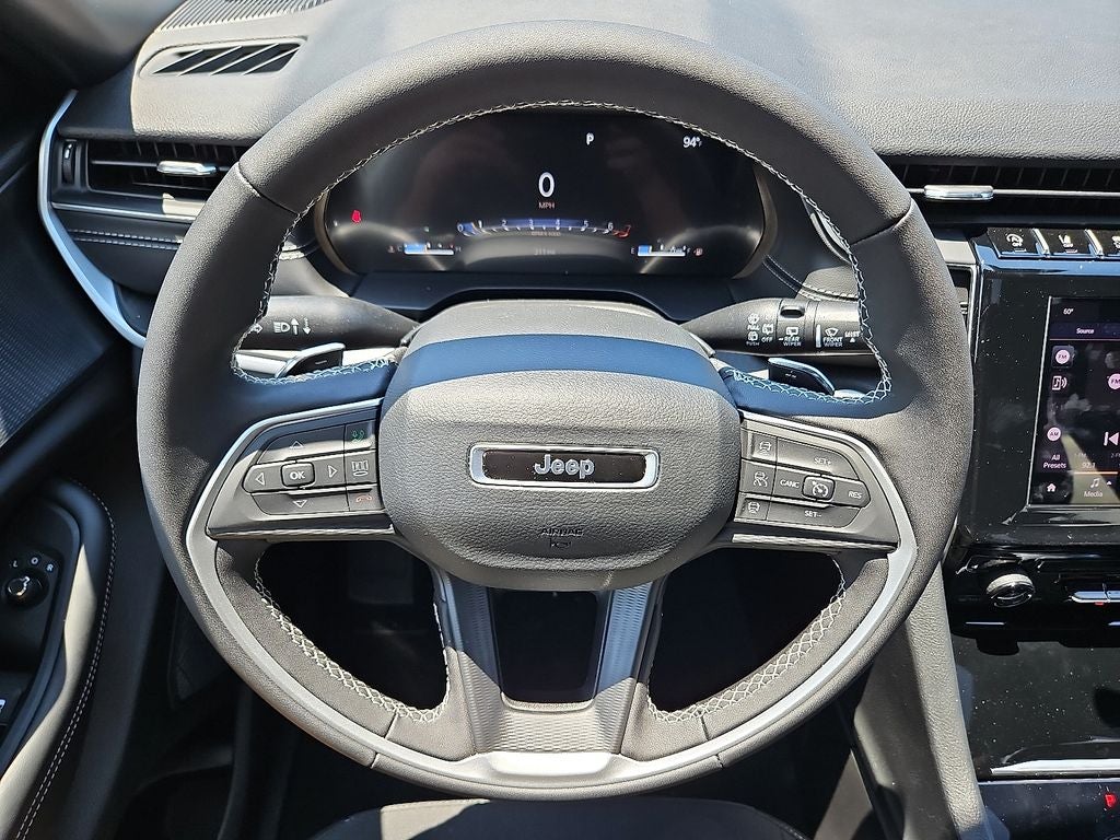 2025 Jeep Grand Cherokee GRAND CHEROKEE L LAREDO X 4X4