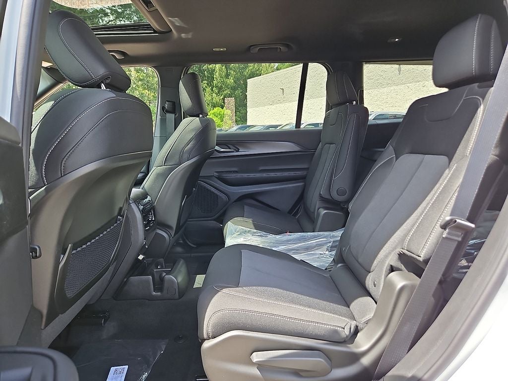 2026 Jeep Grand Cherokee GRAND CHEROKEE L LAREDO X 4X4