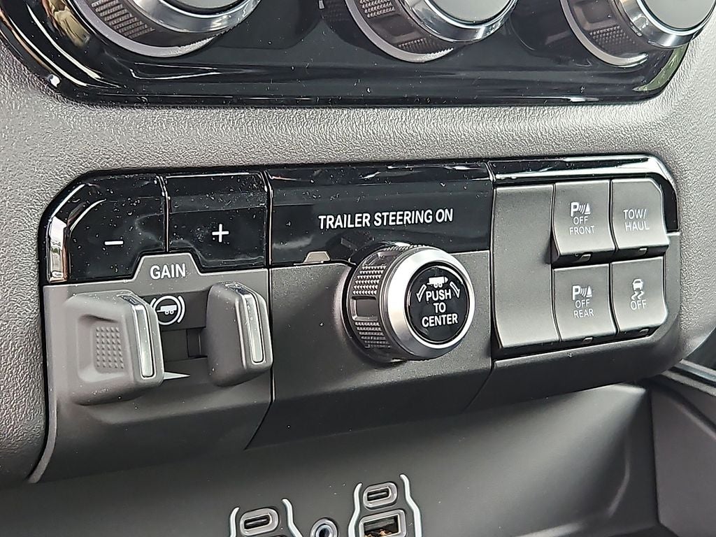 2025 RAM Ram 1500 RAM 1500 BIG HORN QUAD CAB 4X4 6'4' BOX