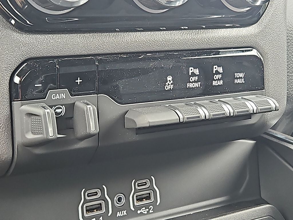 2025 RAM Ram 1500 RAM 1500 BIG HORN CREW CAB 4X4 5'7' BOX