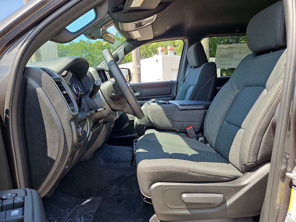 2026 RAM 1500 RAM 1500 EXPRESS CREW CAB 4X4 5'7' BOX