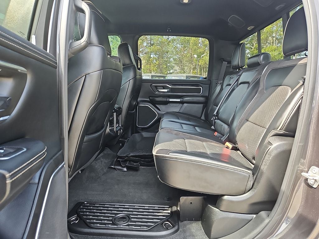 2020 RAM 1500 Laramie Crew Cab 4x4 5'7' Box