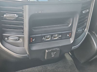 2020 RAM 1500 Laramie Crew Cab 4x4 5'7' Box