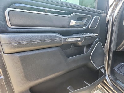 2020 RAM 1500 Laramie Crew Cab 4x4 5'7' Box