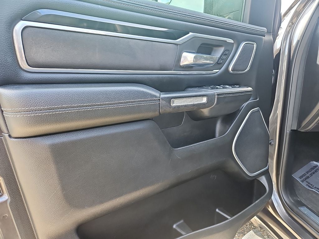 2020 RAM 1500 Laramie Crew Cab 4x4 5'7' Box