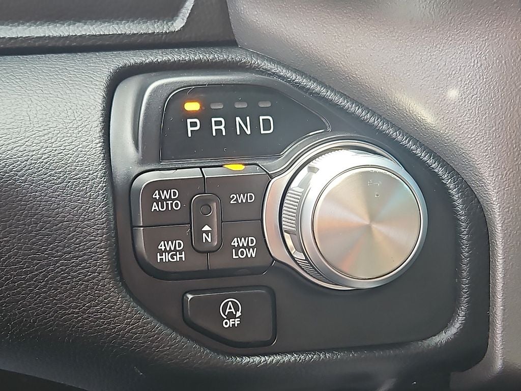 2020 RAM 1500 Laramie Crew Cab 4x4 5'7' Box