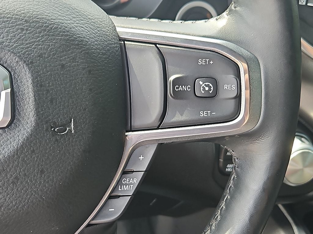 2020 RAM 1500 Laramie Crew Cab 4x4 5'7' Box