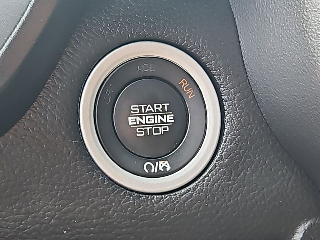 2020 RAM 1500 Laramie Crew Cab 4x4 5'7' Box