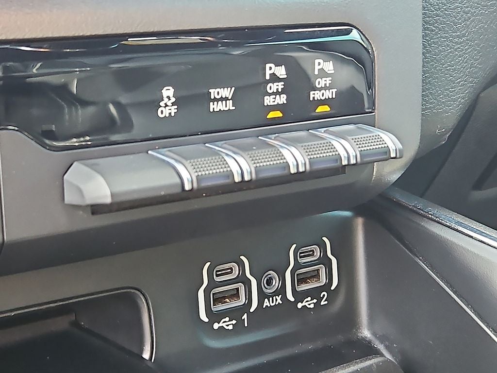 2020 RAM 1500 Laramie Crew Cab 4x4 5'7' Box