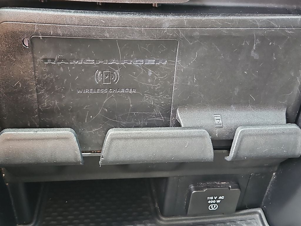 2020 RAM 1500 Laramie Crew Cab 4x4 5'7' Box