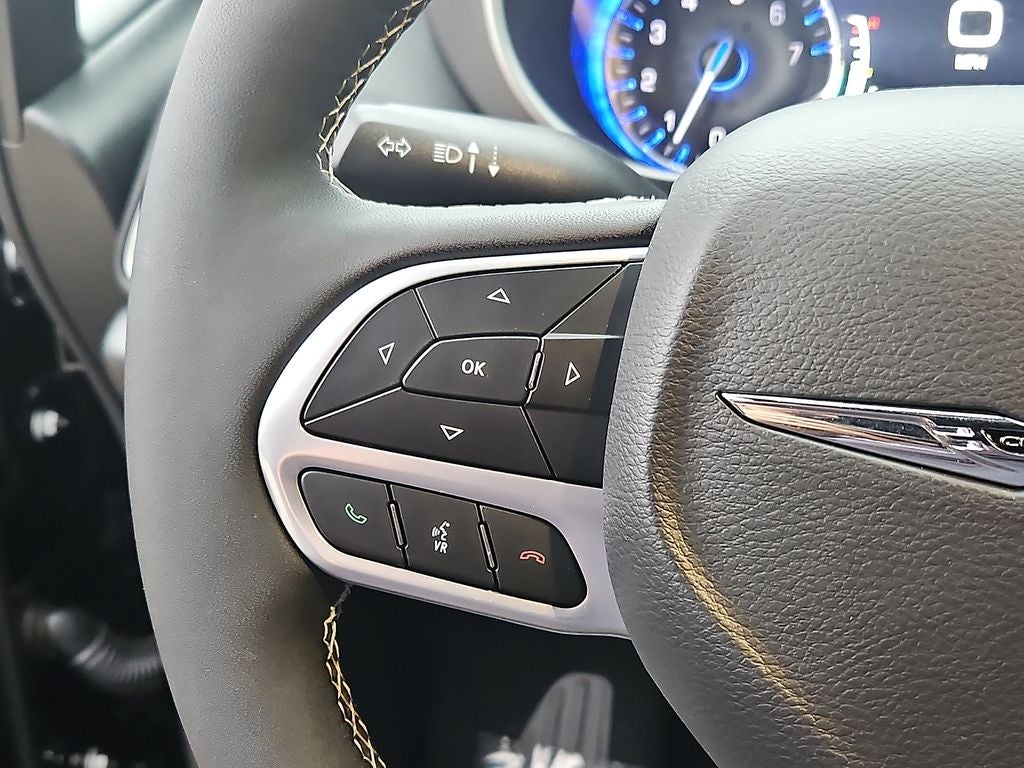 2025 Chrysler Voyager LX