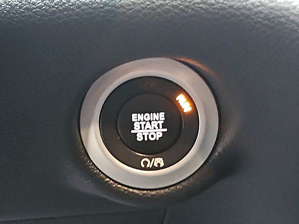 2025 Chrysler Voyager LX