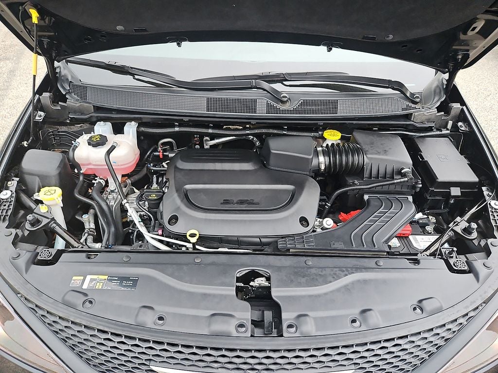 2025 Chrysler Voyager LX