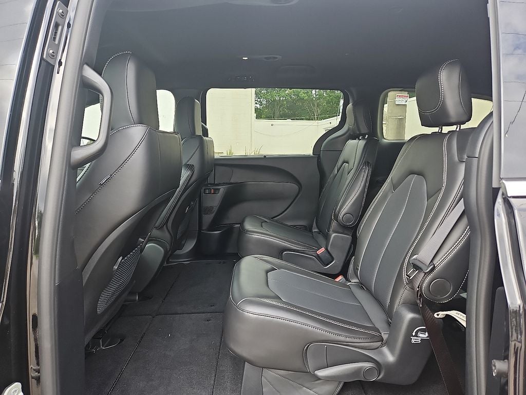 2025 Chrysler Voyager VOYAGER LX