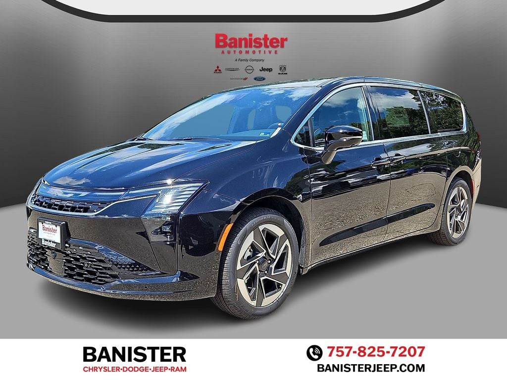 2027 Chrysler Pacifica Limited's photo