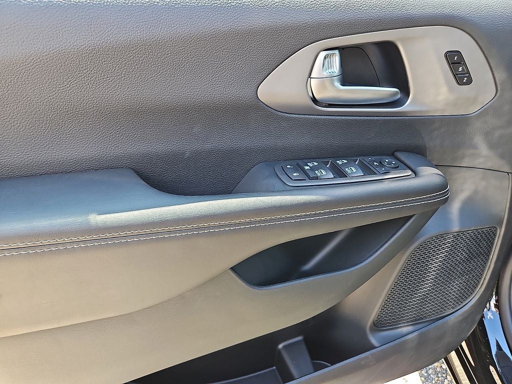 2027 Chrysler Pacifica PACIFICA LIMITED