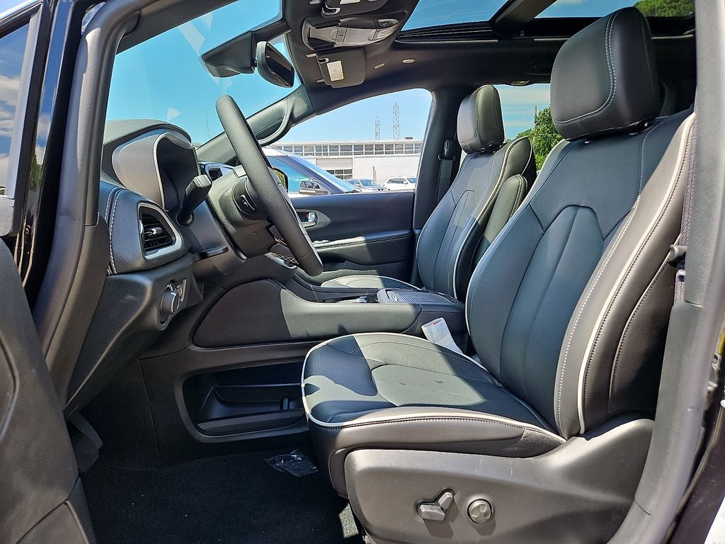 2027 Chrysler Pacifica PACIFICA LIMITED