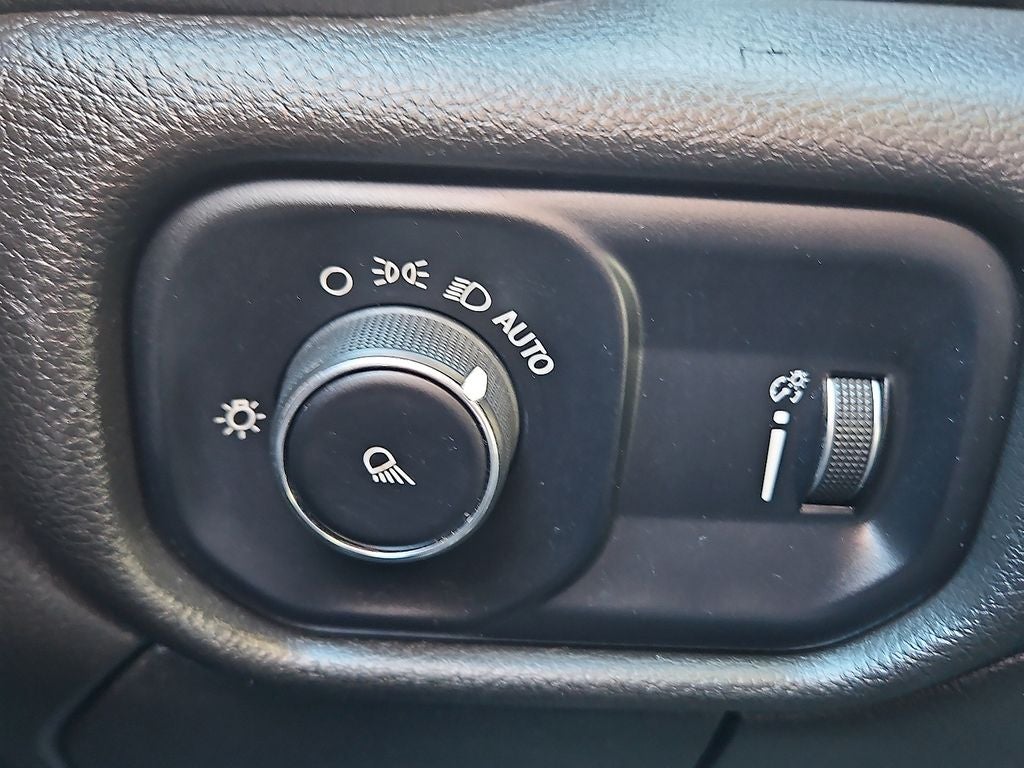 2022 RAM 2500 Tradesman Crew Cab 4x2 8' Box