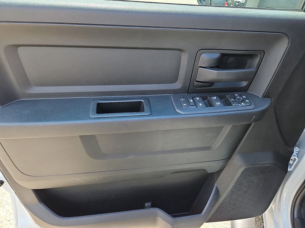 2026 RAM 2500 Black Express Crew Cab 4x4 6'4' Box