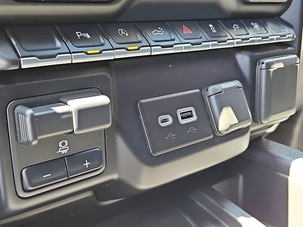 2020 Chevrolet Silverado 1500 2WD Crew Cab Short Bed LTZ