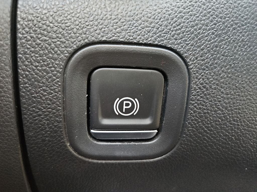 2022 Chevrolet Silverado 1500 LTD 4WD Crew Cab Short Bed Custom