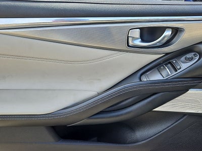 2021 INFINITI Q60 LUXE