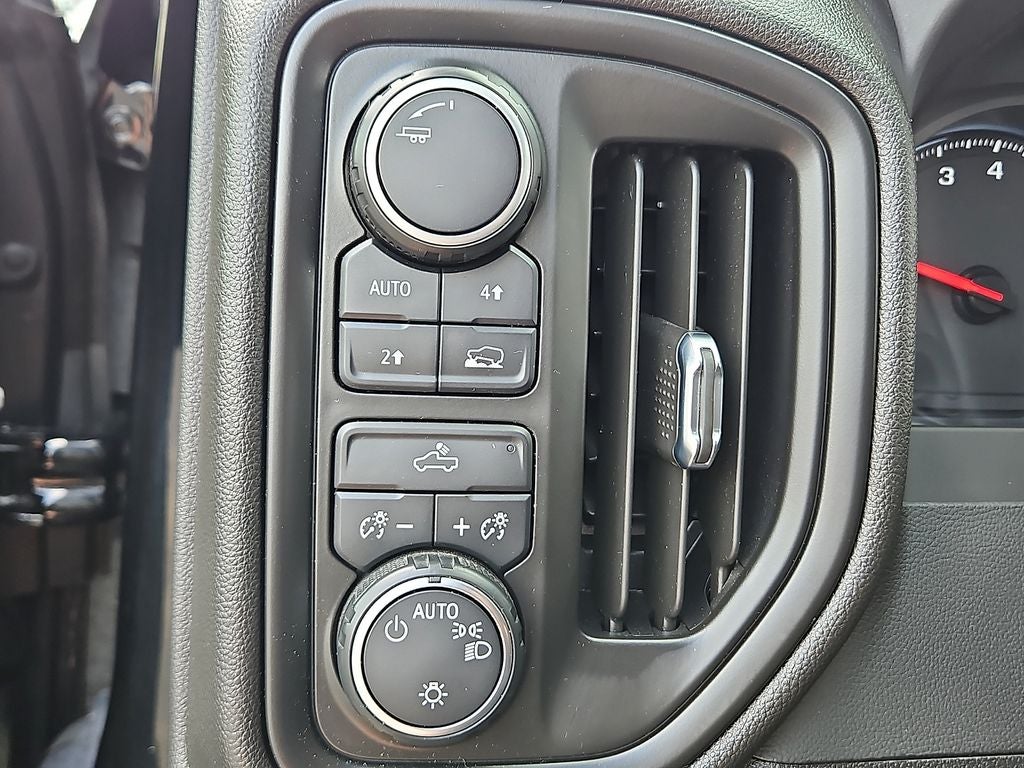 2023 Chevrolet Silverado Custom