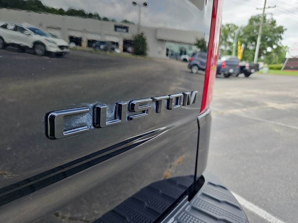 2023 Chevrolet Silverado Custom