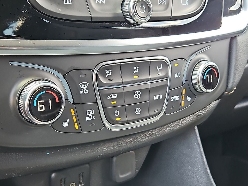 2021 Chevrolet Traverse LT Cloth