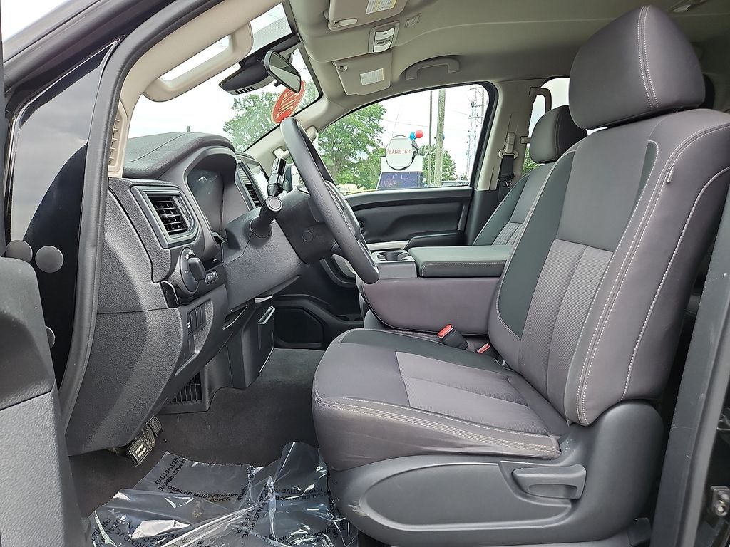 2022 Nissan Titan SV